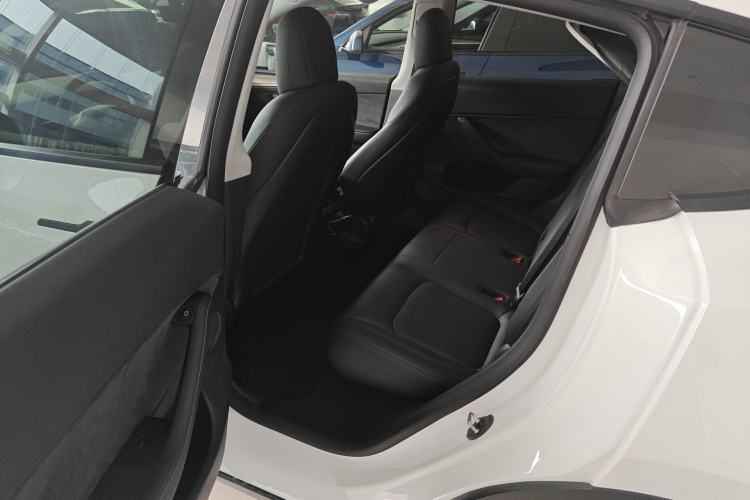 Used Tesla Model Y 2021 Long-Range All-Wheel-Drive Version Left Rear Seat