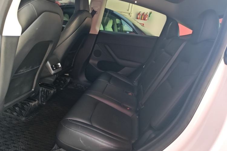 Used Tesla Model Y 2021 Standard Range Rear-Wheel Drive Version Left Rear Seat