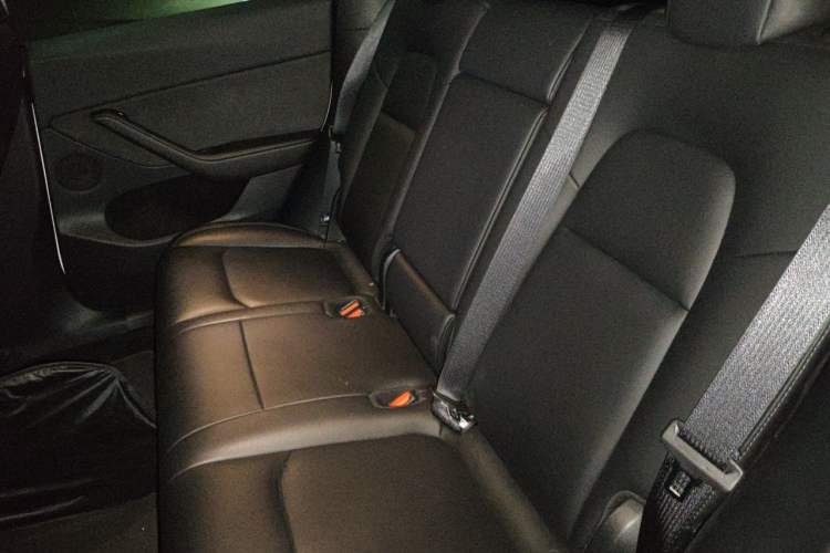 Used Tesla Model Y 2021 Standard Range Rear-Wheel Drive Version Left Rear Seat