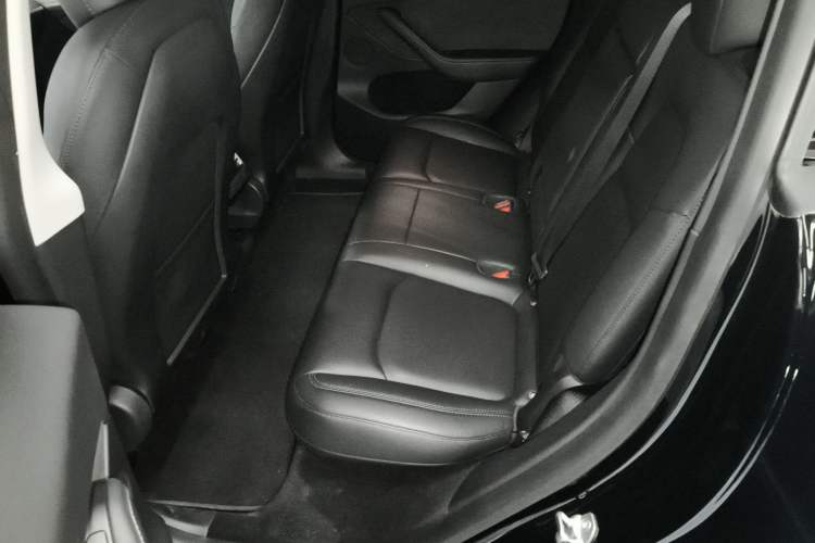 Used Tesla Model Y 2021 Standard Range Rear-Wheel Drive Version Left Rear Seat