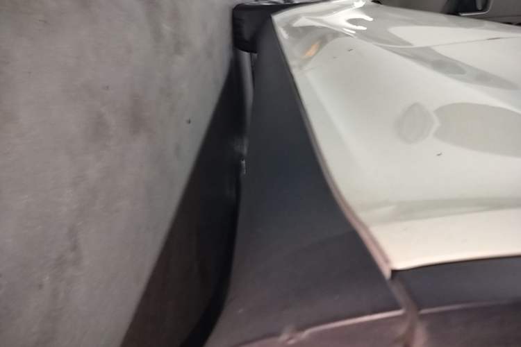 Used Tesla Model Y 2021 Standard Range Rear-Wheel Drive Version Left Side Sill