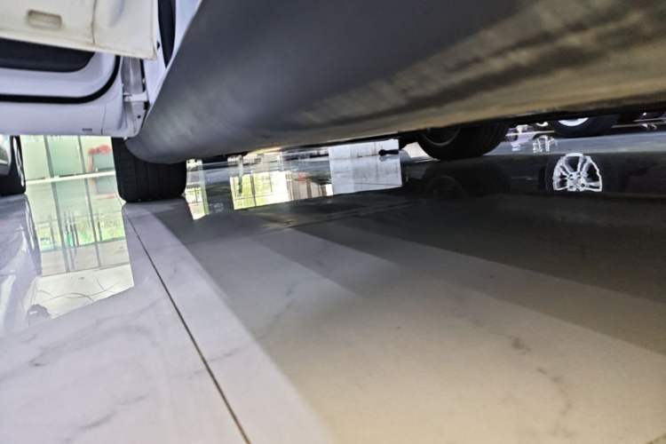 Used Tesla Model Y 2021 Long-Range All-Wheel-Drive Version Left Side Sill
