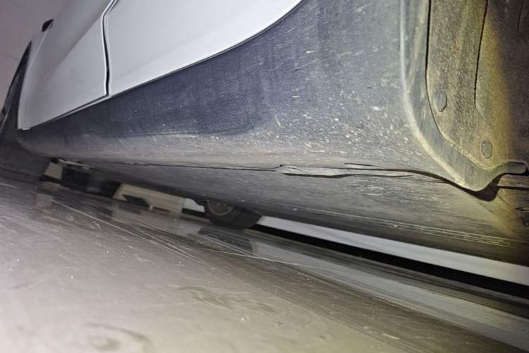 Used Tesla Model Y 2021 Long-Range All-Wheel-Drive Version Left Side Sill