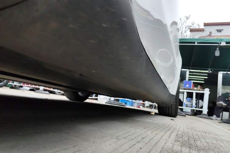 Used Tesla Model Y 2021 Standard Range Rear-Wheel Drive Version Left Side Sill