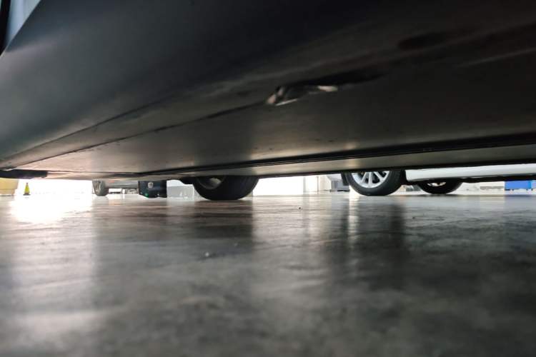 Used Tesla Model Y 2021 Standard Range Rear-Wheel Drive Version Left Side Sill