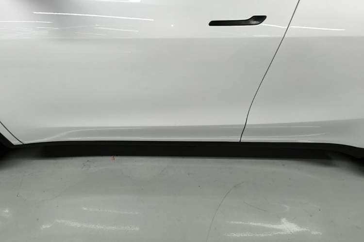 Used Tesla Model Y 2021 Long-Range All-Wheel-Drive Version Left Side Sill