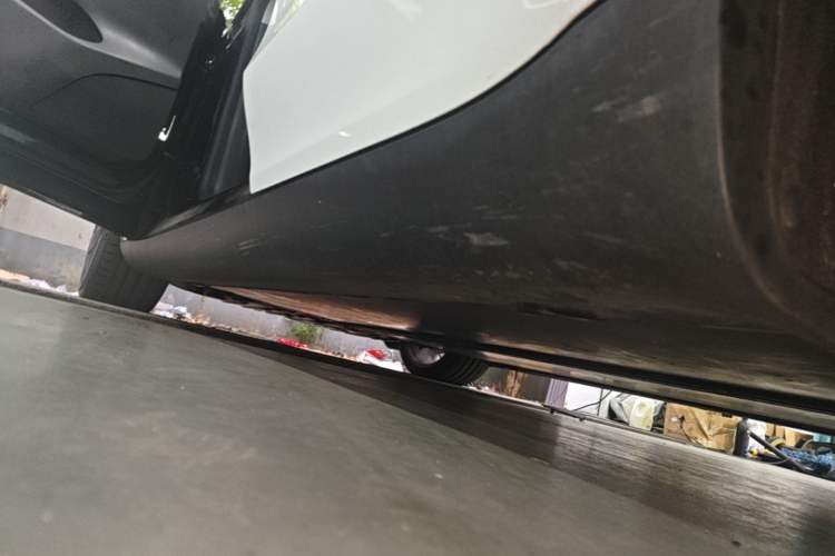 Used Tesla Model Y 2021 Performance High-Performance All-Wheel-Drive Version Left Side Sill