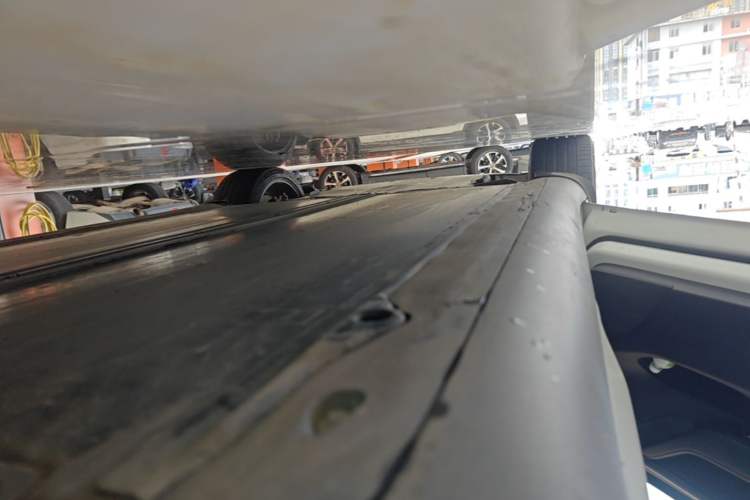 Used Tesla Model Y 2021 Long-Range All-Wheel-Drive Version Left Side Sill