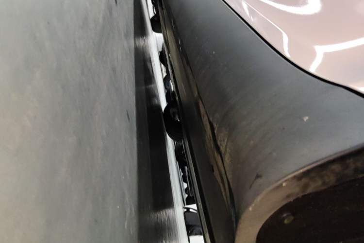 Used Tesla Model Y 2021 Performance High-Performance All-Wheel-Drive Version Left Side Sill