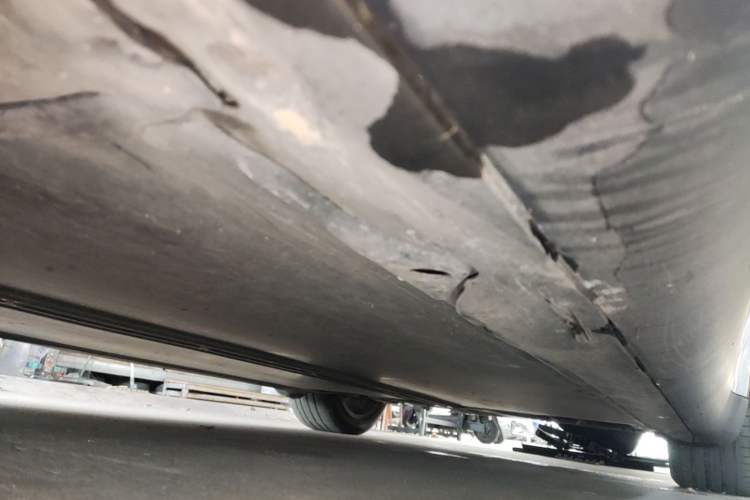 Used Tesla Model Y 2021 Standard Range Rear-Wheel Drive Version Left Side Sill