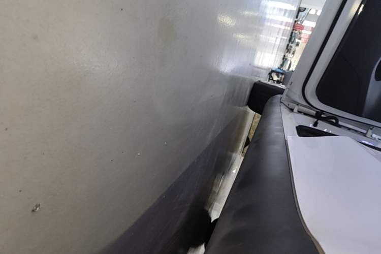 Used Tesla Model Y 2021 Standard Range Rear-Wheel Drive Version Left Side Sill
