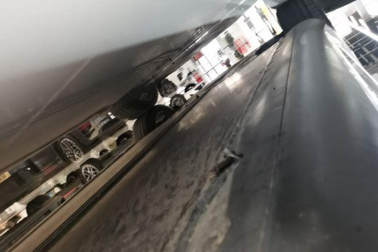 Used Tesla Model Y 2021 Long-Range All-Wheel-Drive Version 3D7 Left Side Sill