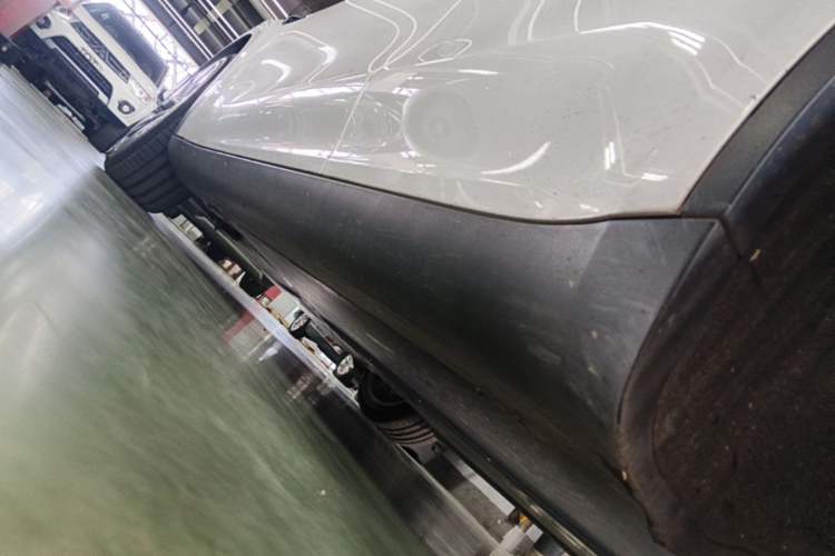 Used Tesla Model Y 2021 Long-Range All-Wheel-Drive Version 3D7 Left Side Sill