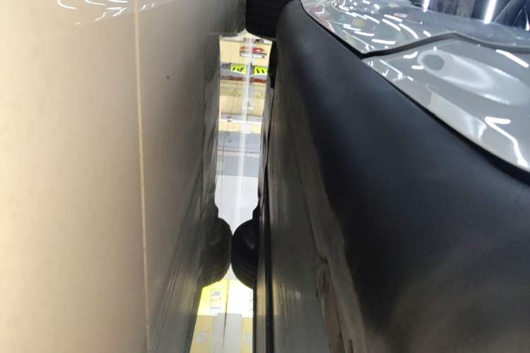 Used Tesla Model Y 2021 Long-Range All-Wheel-Drive Version Left Side Sill