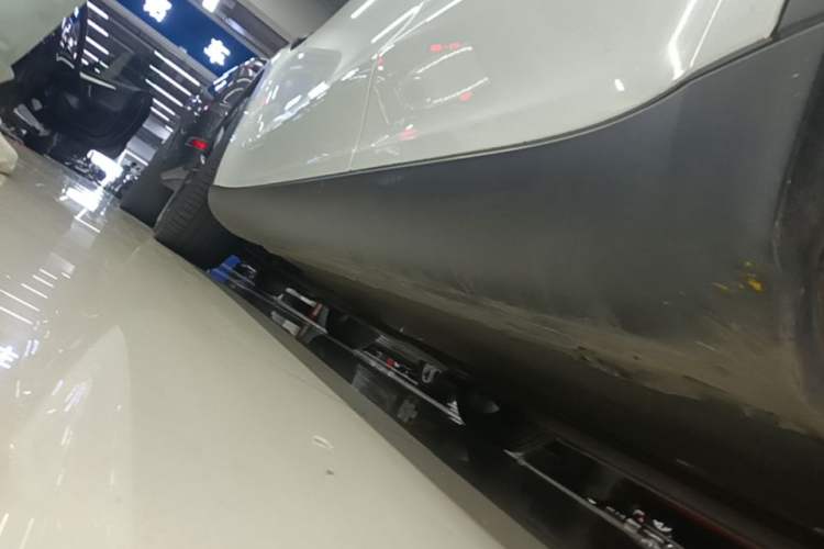 Used Tesla Model Y 2021 Long-Range All-Wheel-Drive Version 3D7 Left Side Sill