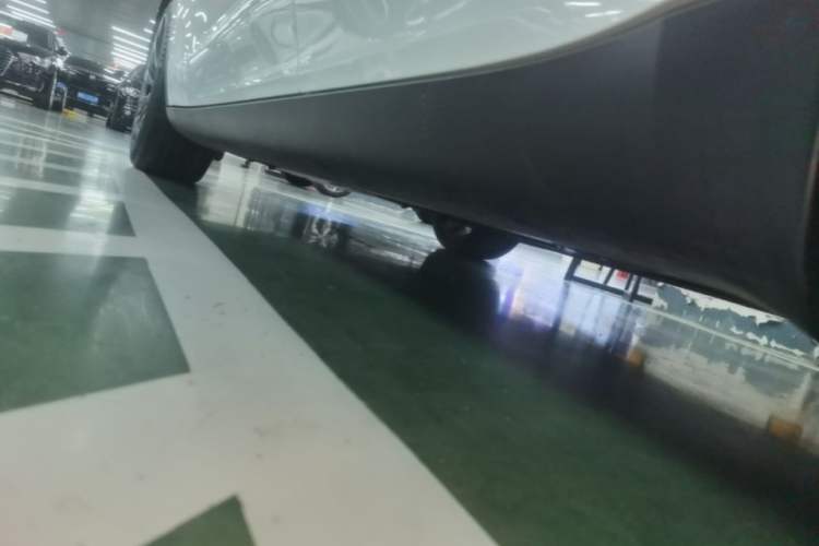 Used Tesla Model Y 2021 Long-Range All-Wheel-Drive Version Left Side Sill