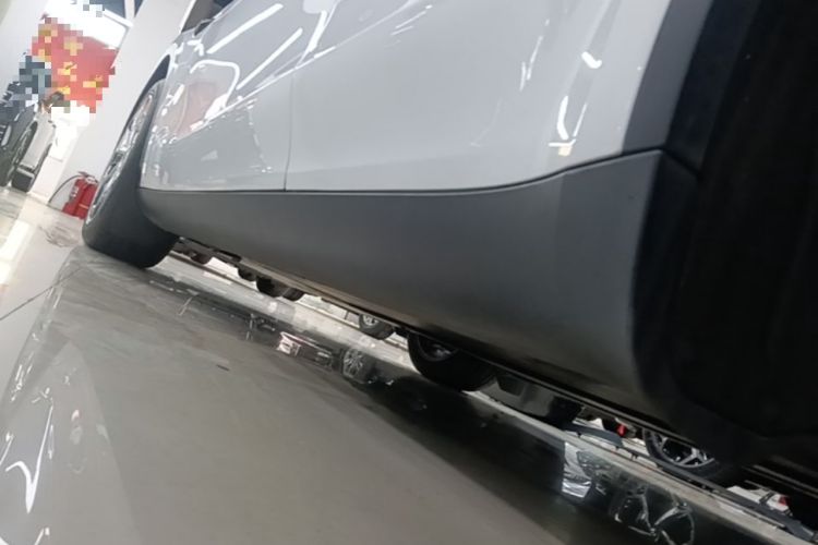 Used Tesla Model Y 2021 Standard Range Rear-Wheel Drive Version Left Side Sill