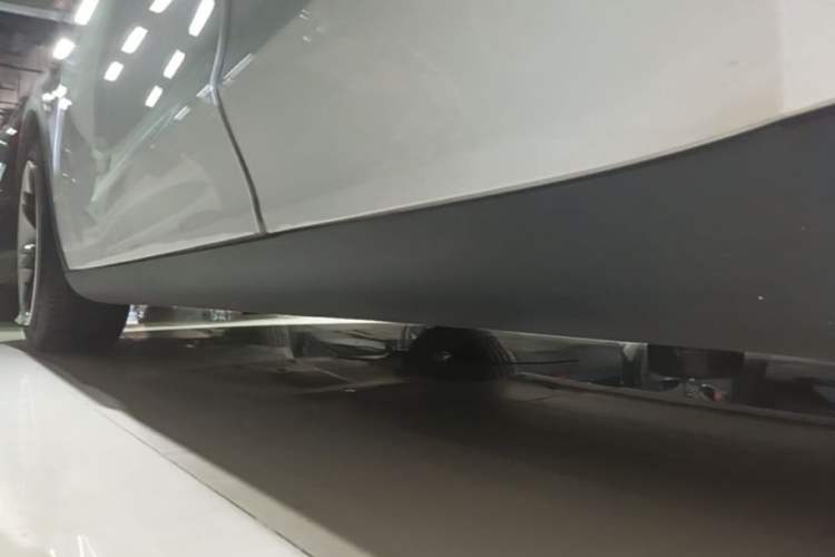 Used Tesla Model Y 2021 Standard Range Rear-Wheel Drive Version Left Side Sill
