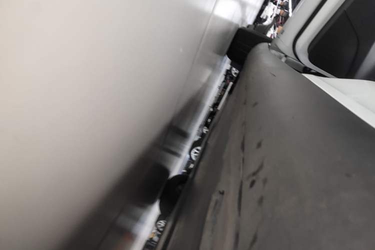 Used Tesla Model Y 2021 Long-Range All-Wheel-Drive Version 3D7 Left Side Sill