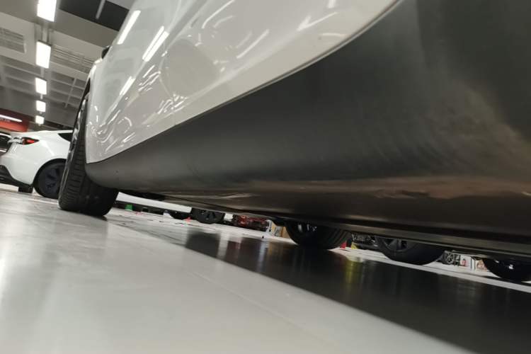 Used Tesla Model Y 2021 Performance High-Performance All-Wheel-Drive Version Left Side Sill