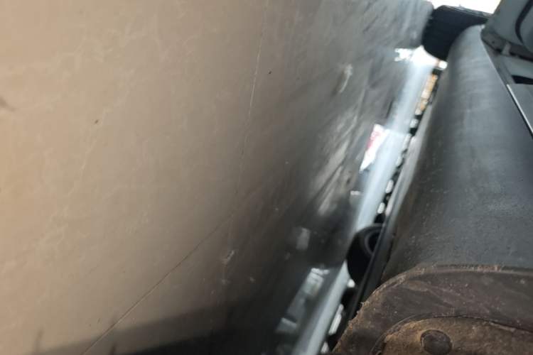 Used Tesla Model Y 2021 Long-Range All-Wheel-Drive Version Left Side Sill