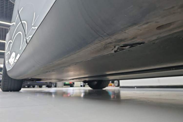 Used Tesla Model Y 2021 Long-Range All-Wheel-Drive Version Left Side Sill