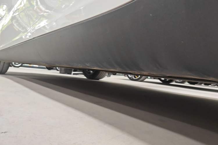 Used Tesla Model Y 2021 Standard Range Rear-Wheel Drive Version Left Side Sill