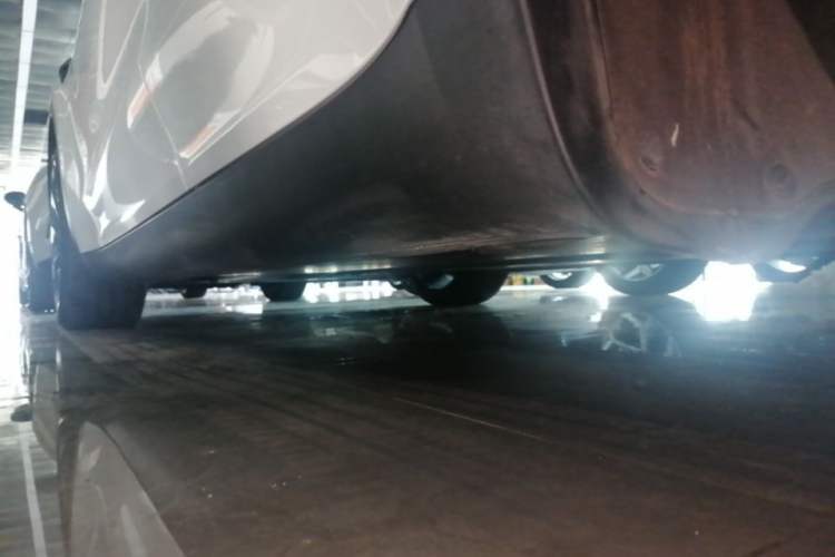 Used Tesla Model Y 2021 Long-Range All-Wheel-Drive Version Left Side Sill