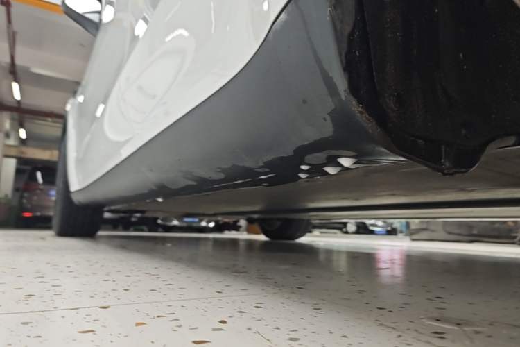 Used Tesla Model Y 2021 Standard Range Rear-Wheel Drive Version Left Side Sill