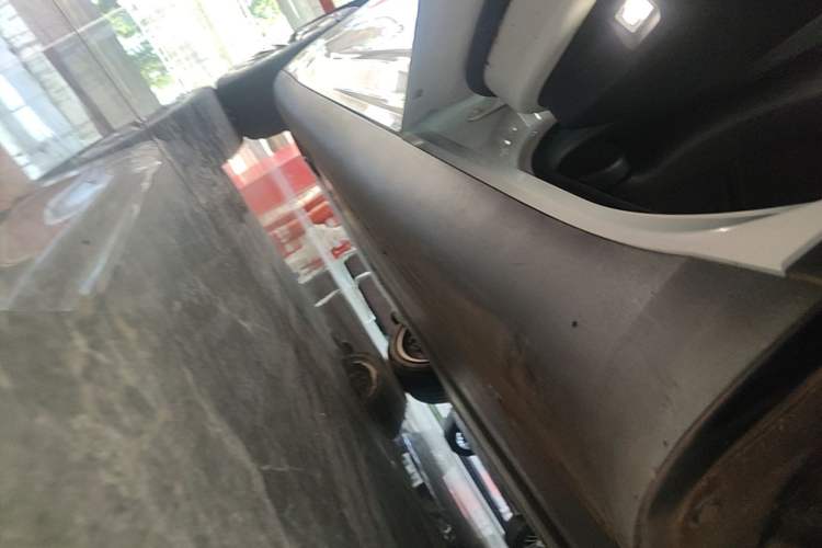 Used Tesla Model Y 2021 Standard Range Rear-Wheel Drive Version Left Side Sill
