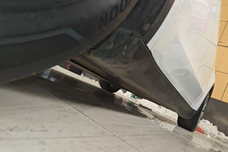 Used Tesla Model Y 2021 Standard Range Rear-Wheel Drive Version Left Side Sill