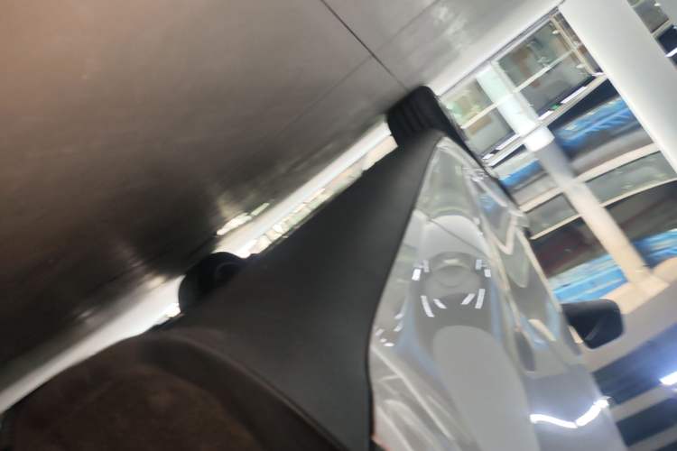 Used Tesla Model Y 2021 Standard Range Rear-Wheel Drive Version Left Side Sill
