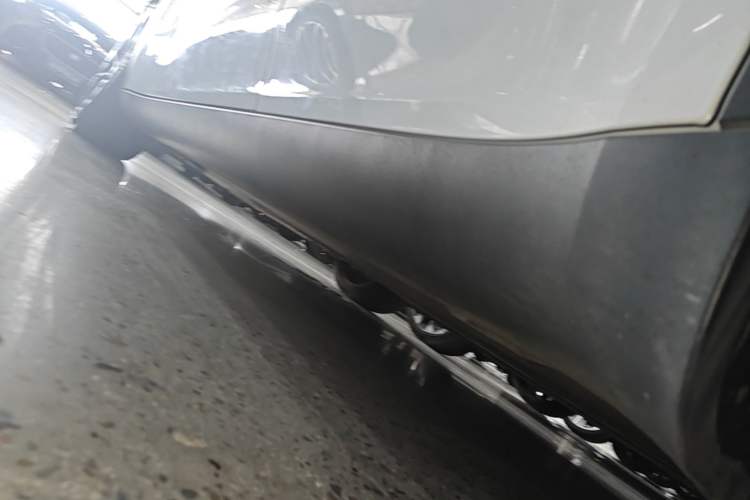 Used Tesla Model Y 2021 Long-Range All-Wheel-Drive Version Left Side Sill