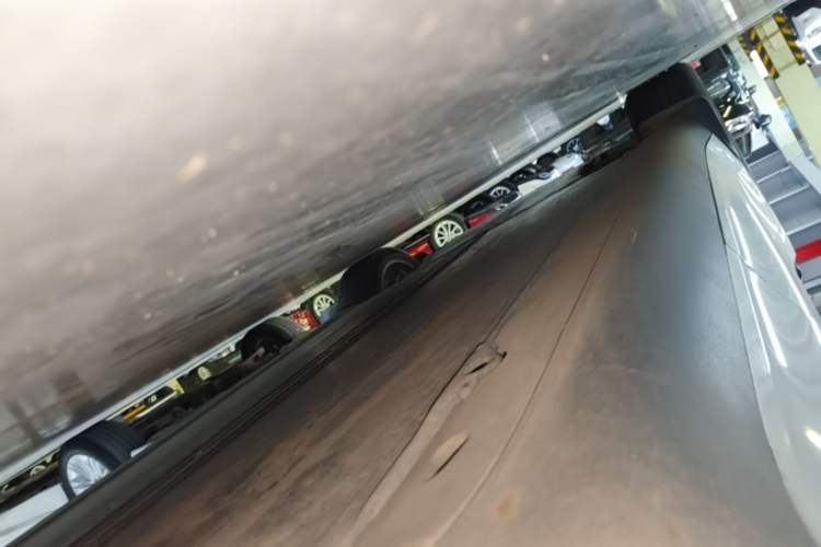Used Tesla Model Y 2021 Standard Range Rear-Wheel Drive Version Left Side Sill