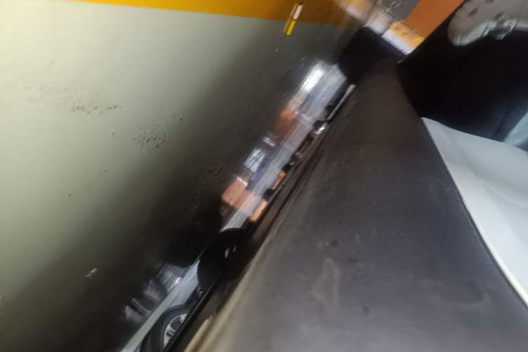 Used Tesla Model Y 2021 Standard Range Rear-Wheel Drive Version Left Side Sill