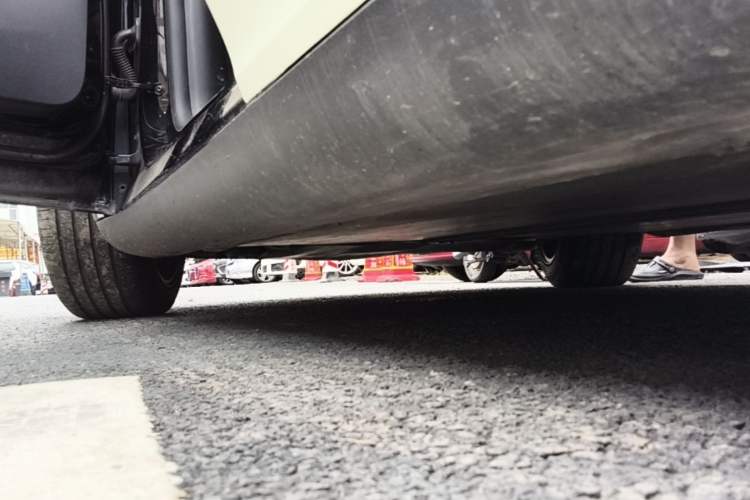 Used Tesla Model Y 2021 Long-Range All-Wheel-Drive Version 3D7 Left Side Sill