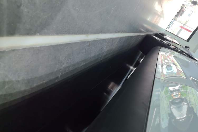 Used Tesla Model Y 2021 Revised Version 2 Long-Range All-Wheel-Drive Edition Left Side Sill