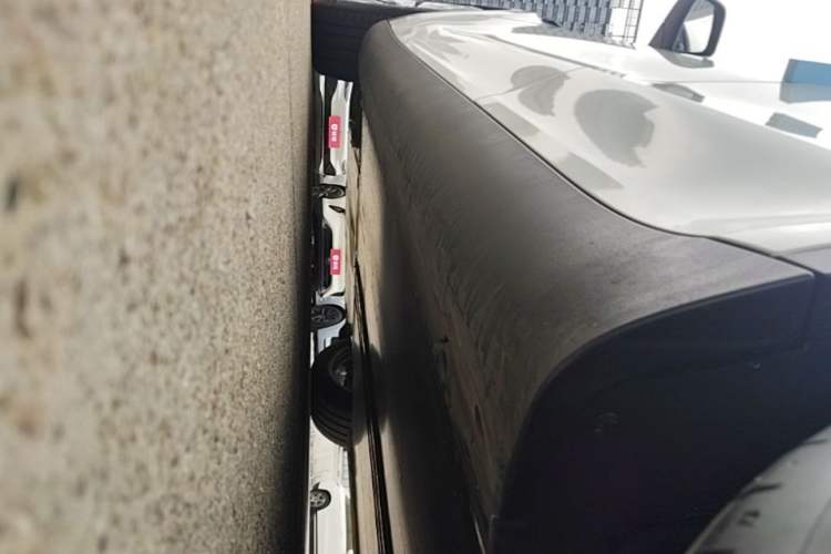 Used Tesla Model Y 2021 Standard Range Rear-Wheel Drive Version Left Side Sill