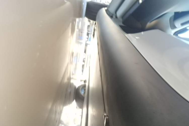 Used Tesla Model Y 2021 Long-Range All-Wheel-Drive Version 3D7 Left Side Sill