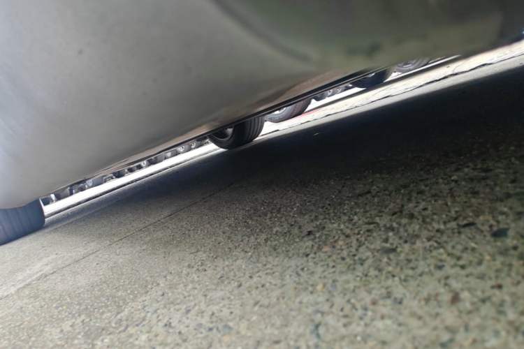 Used Tesla Model Y 2021 Long-Range All-Wheel-Drive Version 3D7 Left Side Sill