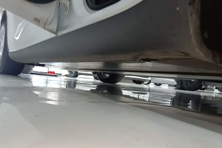 Used Tesla Model Y 2021 Standard Range Rear-Wheel Drive Version Left Side Sill