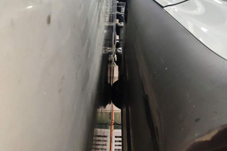 Used Tesla Model Y 2021 Standard Range Rear-Wheel Drive Version Left Side Sill