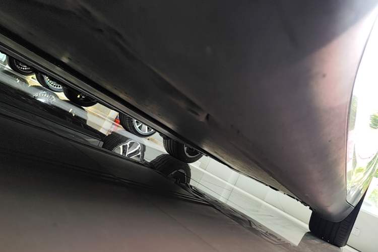 Used Tesla Model Y 2021 Standard Range Rear-Wheel Drive Version Left Side Sill