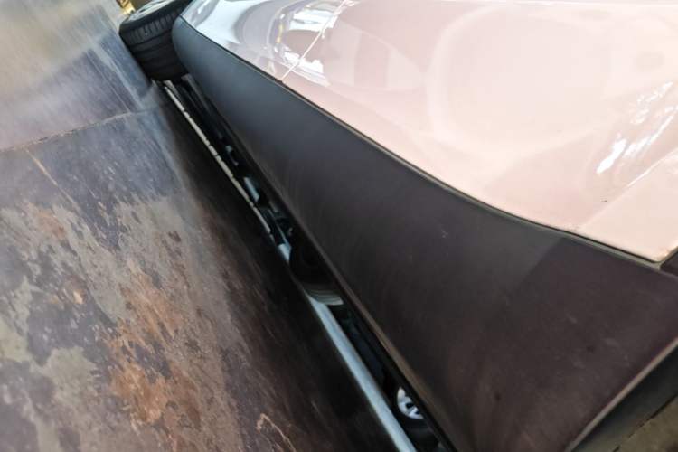 Used Tesla Model Y 2021 Standard Range Rear-Wheel Drive Version Left Side Sill