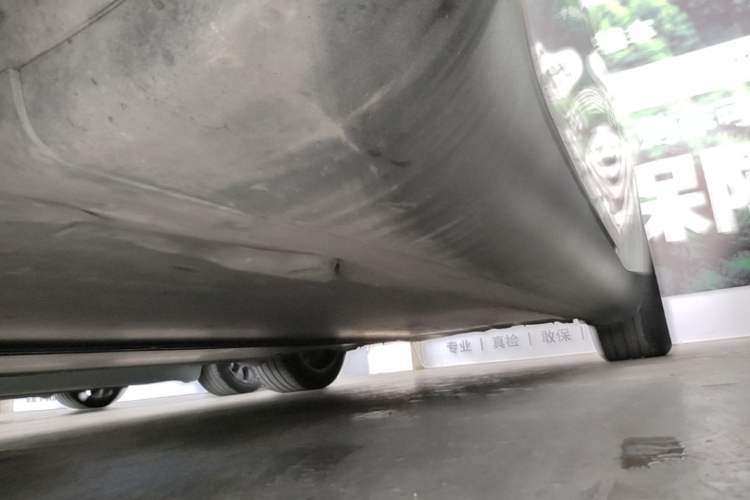 Used Tesla Model Y 2021 Long-Range All-Wheel-Drive Version 3D7 Left Side Sill