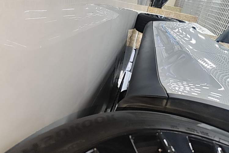 Used Tesla Model Y 2021 Long-Range All-Wheel-Drive Version Left Side Sill