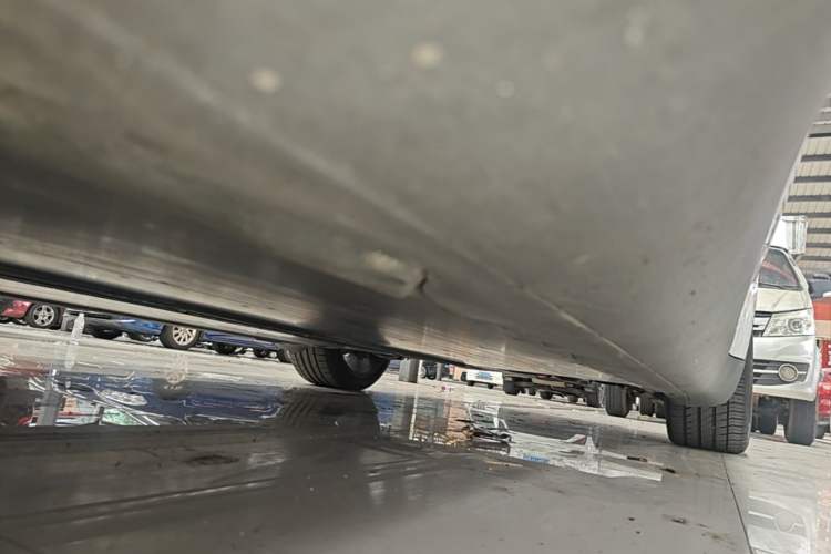 Used Tesla Model Y 2021 Long-Range All-Wheel-Drive Version Left Side Sill