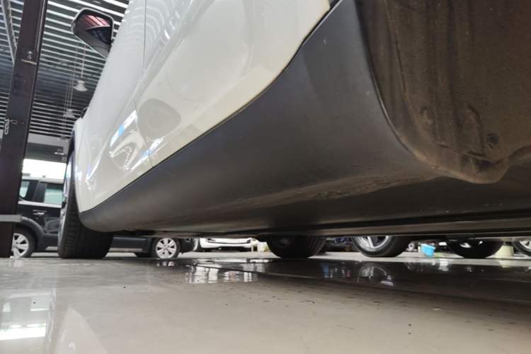 Used Tesla Model Y 2021 Standard Range Rear-Wheel Drive Version Left Side Sill