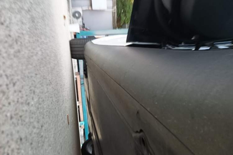 Used Tesla Model Y 2021 Standard Range Rear-Wheel Drive Version Left Side Sill