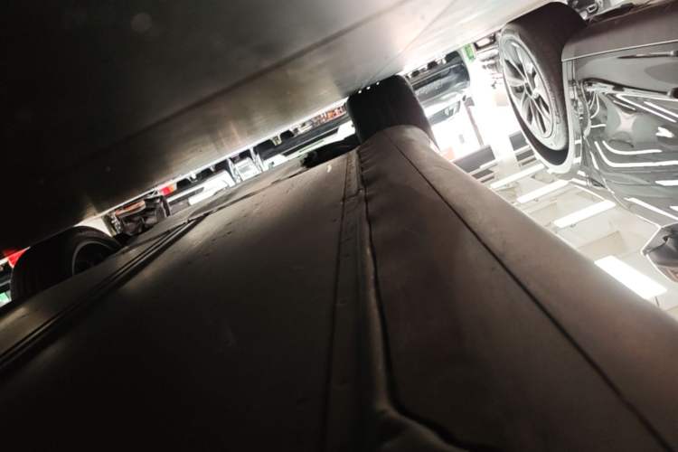 Used Tesla Model Y 2021 Long-Range All-Wheel-Drive Version 3D7 Left Side Sill